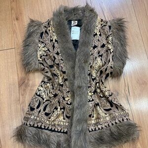 Elegant Faux Fur Trimmed Vest